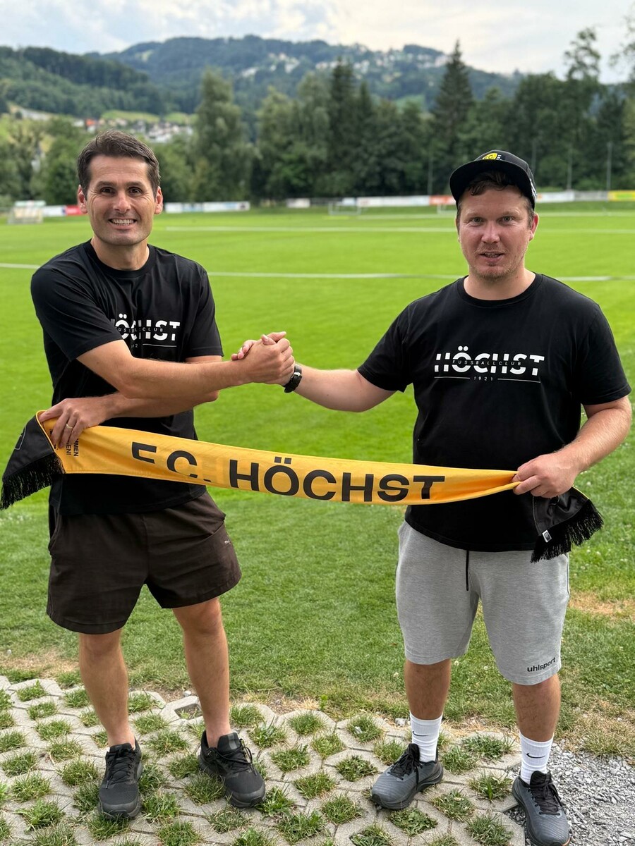 Samir Karahasanovic (l.) ist neuer Trainer beim FC Höchst.⇒PPL