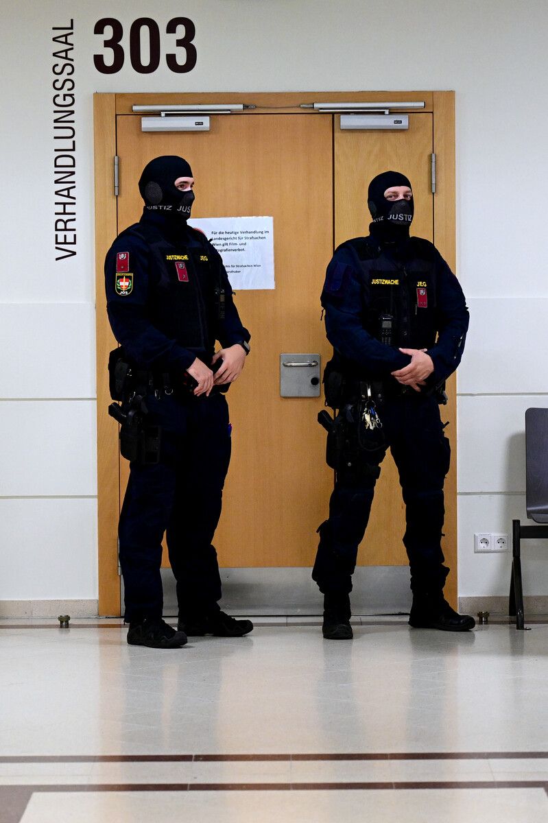 Schwerbewaffnete-Kräfte der Justizwache Einsatzgruppe waren im Einsatz. ⇒APA