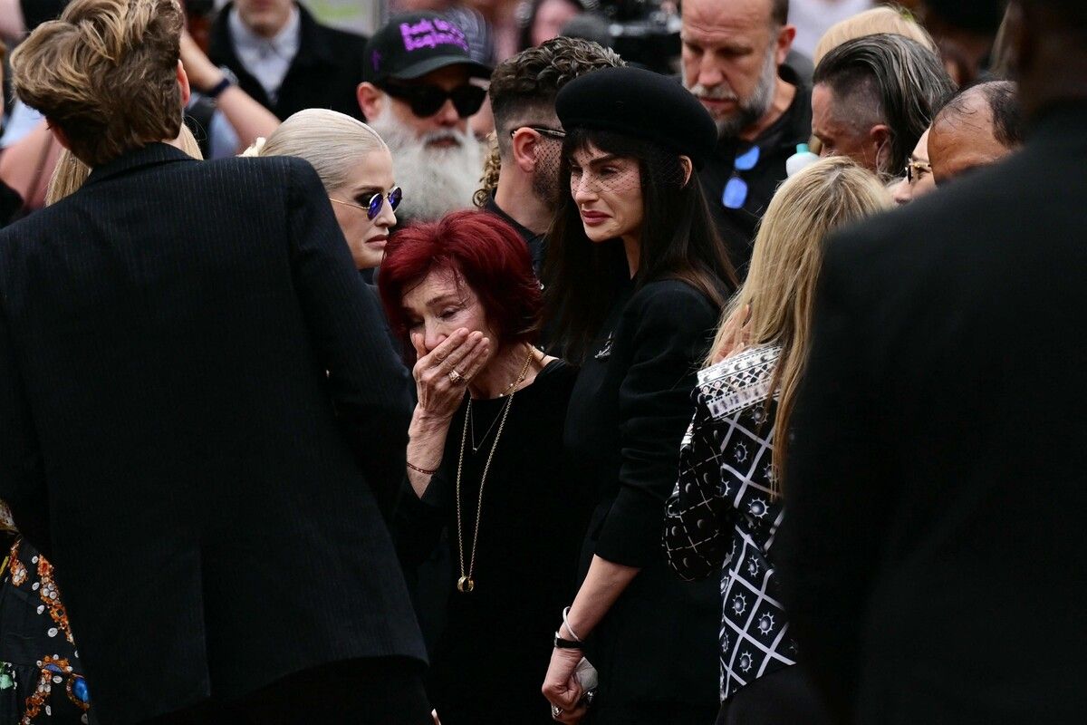 Sharon Osbourne, Ehefrau und Managerin des Rockstars, wurde von ihren Kindern begleitet.⇒AFP