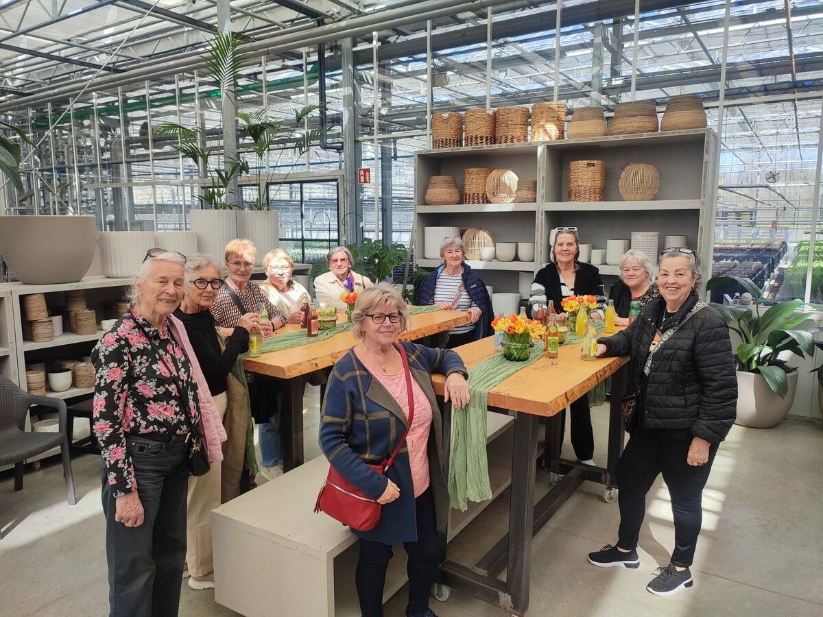 Tulpen, Technik und Tradition: Die Senioren erhielten spannende Einblicke bei Rosen Waibel. ⇒Seniorenring Bregenz/Leiblachtal