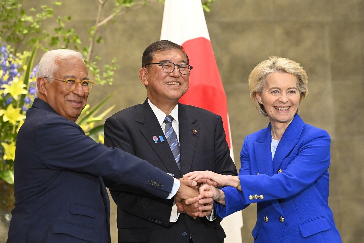 Ursula von der Leyen mit EU-Ratspräsident António Costa und Japans Ministerpräsident Shigeru Ishiba.⇒AFP