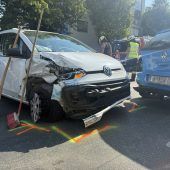 Verkehrsunfall in Höchst mit vier Fahrzeugen und fünf Verletzten