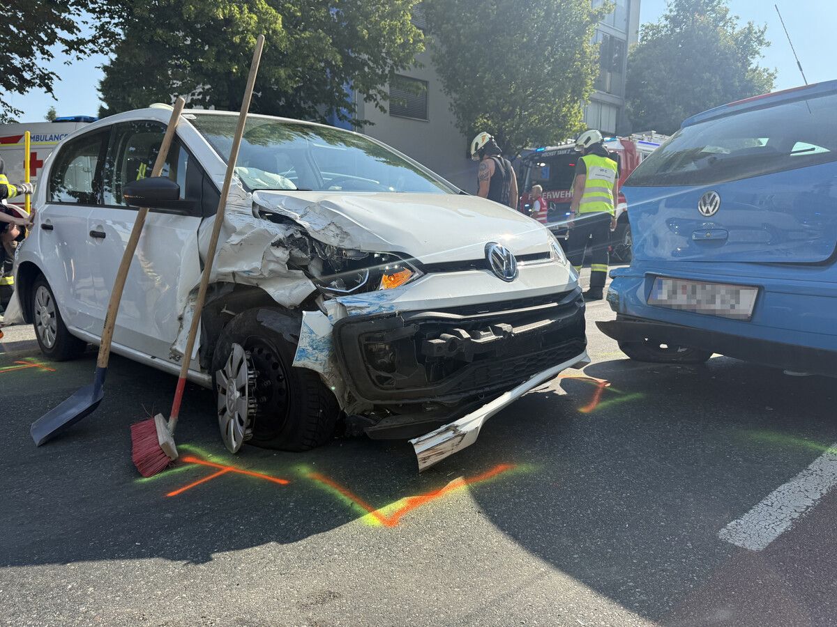Zu dem Unfall kam es im Kreuzungsbereich Kirchplatz nahe der Schweizer Grenze.⇒vol (2)