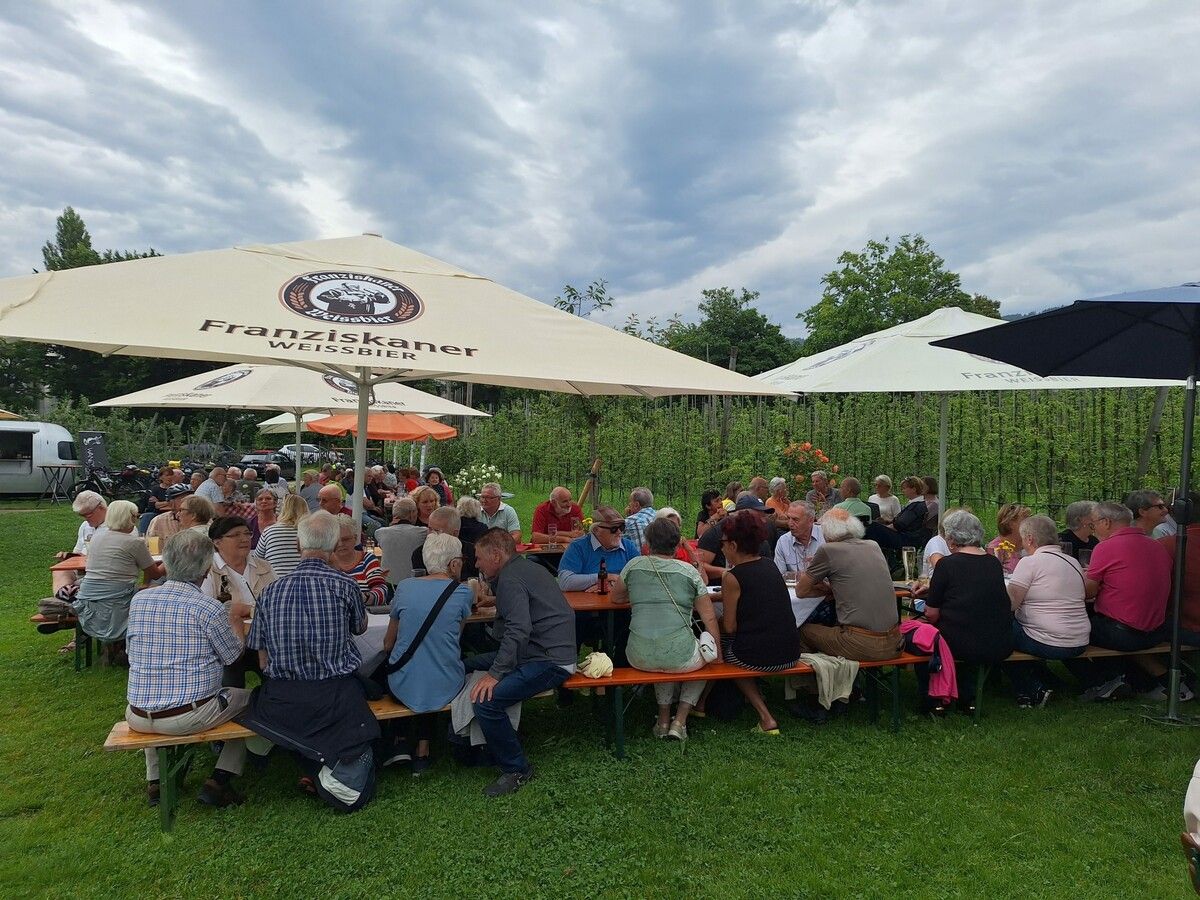 Zünftige Musik, feines Essen und beste Stimmung im Obstgarten von „Prinz“ in Hörbranz.⇒⇒Vorarlberg 50Plus Lochau