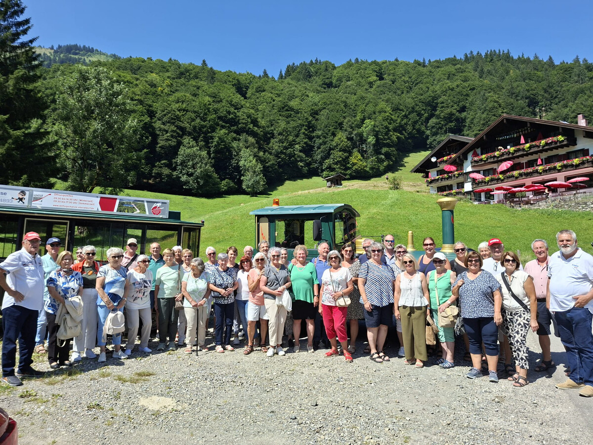 46 Teilnehmer genossen beim Jahresausflug nach Oberstdorf einen erlebnisreichen Tag bei bestem Wetter. ⇒Kneipp-Aktiv-Club Rankweil
