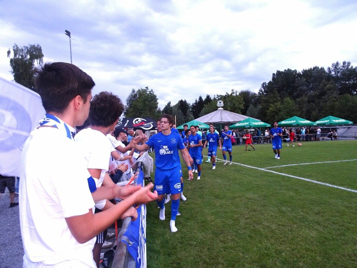 Am Samstag hatten Fans und Team beim ersten Saisonsieg allen Grund zum Jubeln.