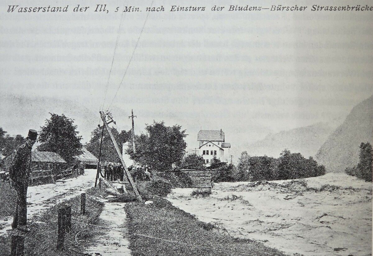 Beim Hochwasser 1910 riss die Ill die alte Holzbrücke weg. ⇒StA Bludenz