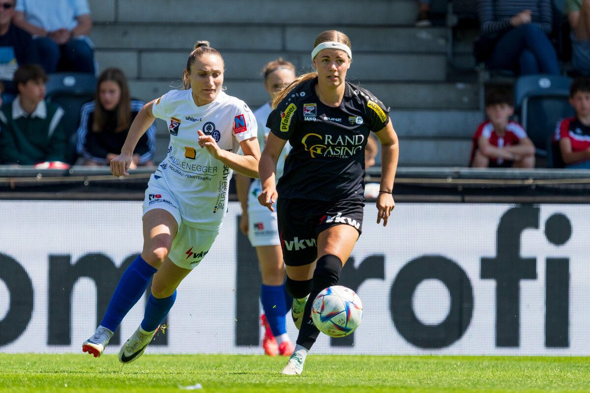 Bild aus dem Derby mit Catherine Nolan (l.) noch als Dornbirn-Spielerin.⇒VN-Stiplovsek