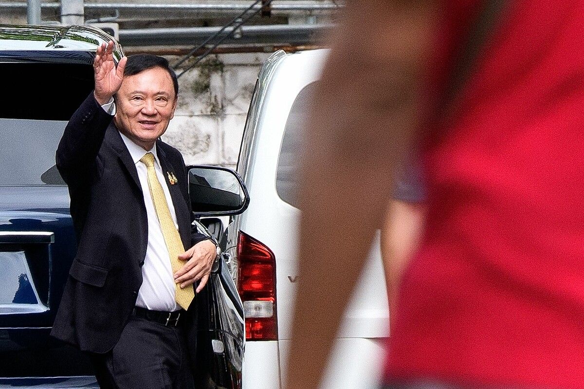 Der ehemalige thailändische Ministerpräsident Thaksin Shinawatra ist vom Vorwurf der Majestätsbeleidigung freigesprochen worden.