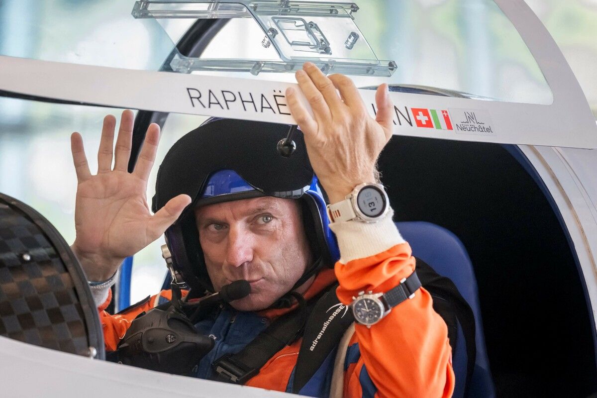 Der Schweizer Raphael Domjan kurz vor dem Start zu seinem ersten Versuch in dieser Saison, mit seinem Solarflugzeug SolarStratos einen neuen Luftfahrt-Rekord aufzustellen.