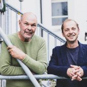Brücken aus Klang, Licht und Lehmschlick