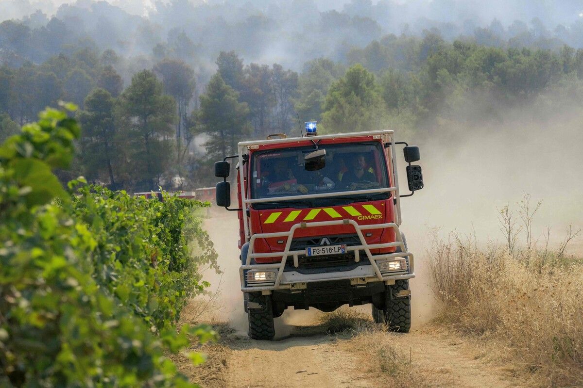 Die Feuerwehrkräfte in Südfrankreich geben leichte Entwarnung.⇒AFP