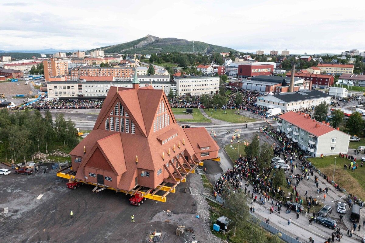 Die Kirche ist nicht das erste Gebäude in Kiruna, das umziehen muss. Die Stadt hat schon vor Jahren damit begonnen, den Ortskern Richtung Osten umzusiedeln. ⇒AFP