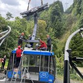 Kabinen wieder auf die Seile gehievt