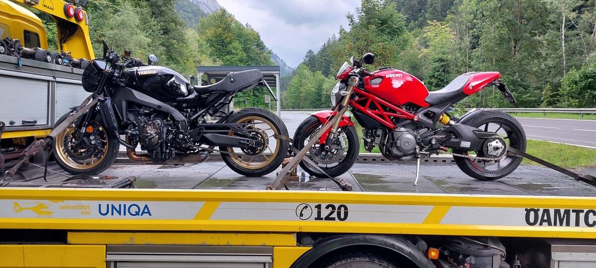 Drei Motorräder wurden wegen weit überhöhter Geschwindigkeit beschlagnahmt.⇒LPD (2)