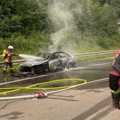 Pkw-Brand auf der Autobahn