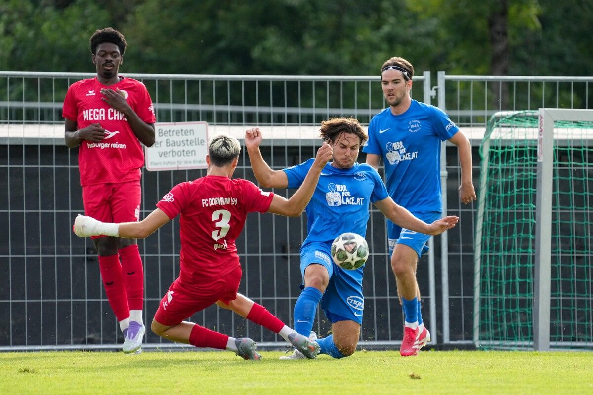 Erst vom Punkt wurde das Stadtderby zwischen der Admira und dem FC Dornbirn entschieden.⇒VN-STiplovsek/3