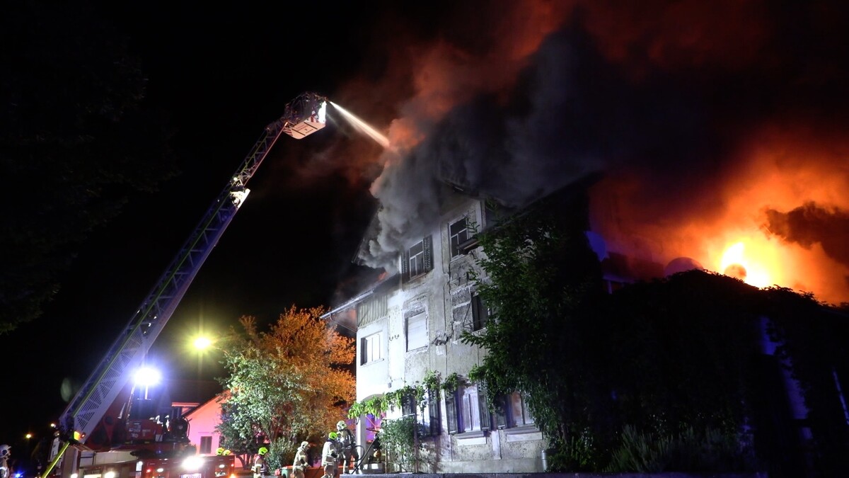 Feueralarm in Lustenau: Der Großbrand in der Radetzkystraße forderte die Einsatzkräfte auf mehreren Ebenen. ⇒M. Shourot
