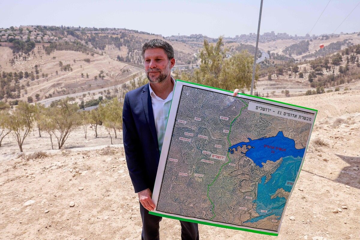 Finanzminister Bezalel Smotrich verkündete Pläne zum Bau von rund 3400 Wohneinheiten im Gebiet E1 zwischen Ost-Jerusalem und der Siedlung Maale Adumim.⇒AFP