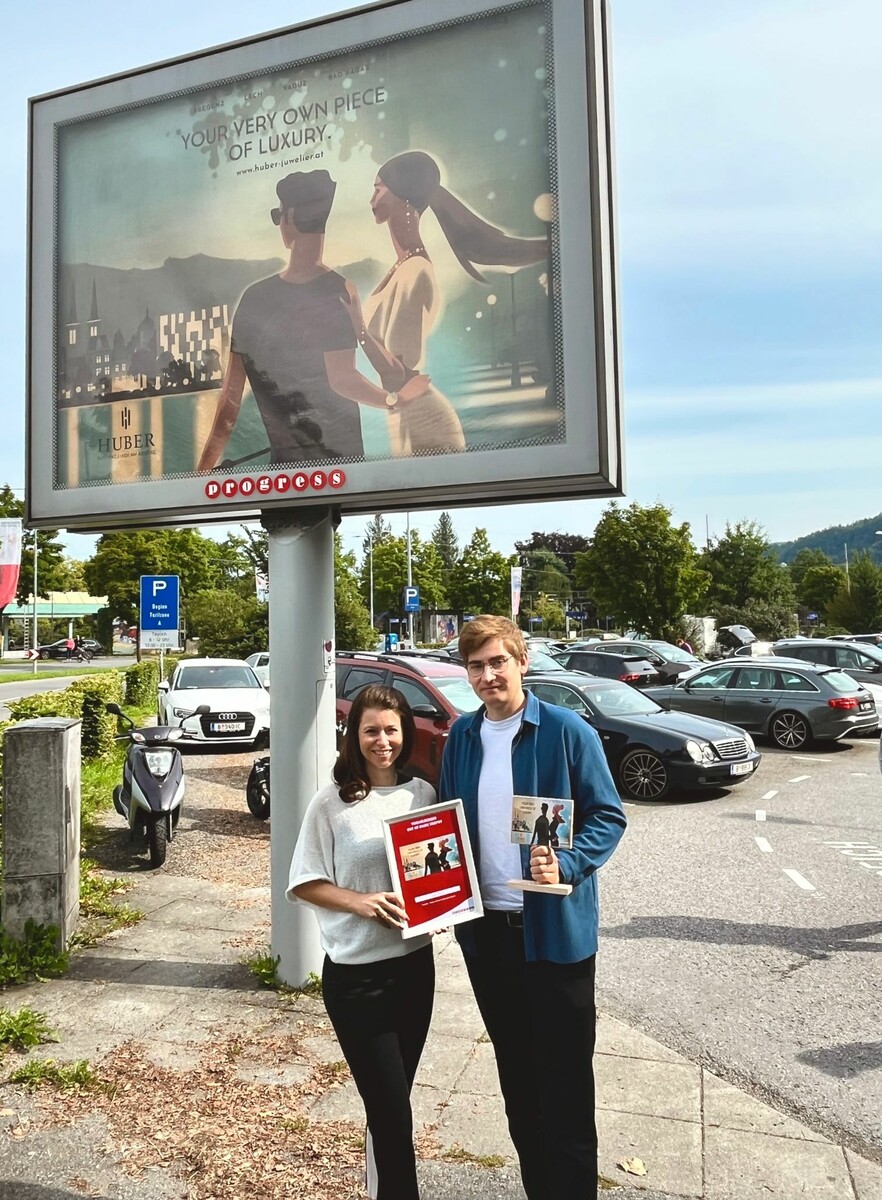 Freuen sich über die Auszeichnung: (v.l.n.r.) Nadja Mauser (Huber Uhren), Manuel Mathis (Progress Werbung).⇒Fa
