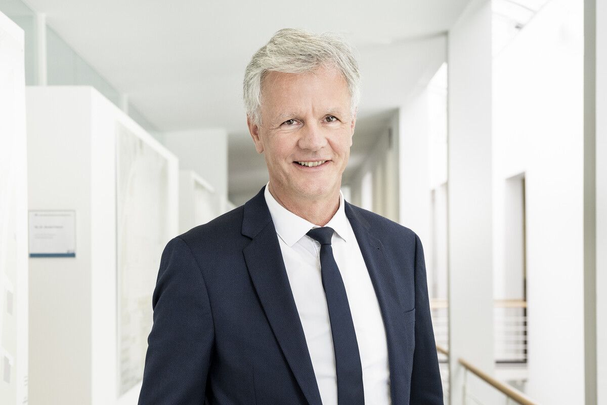 KHBG-Direktor Gerald Fleisch muss sich einmal mehr rechtfertigen.⇒vlkh
