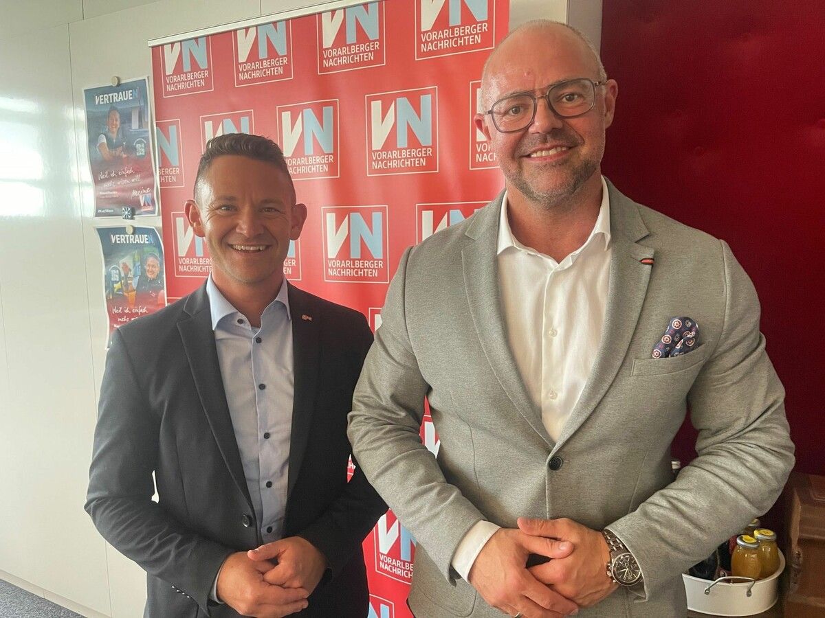 GPA-Österreich-GF Mario Ferrari (re.) und Vorarlberg-GF Marcel Gilly arbeiten bei KV-Verhandlungen auf „eine Lösung hin, die keine Seite überfordert“.⇒ VN/sca