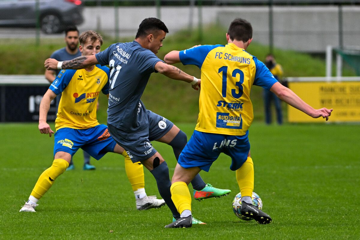 Guilherme Junio da Silva (in Blau) spielt nunmehr für den SV Lochau. ⇒VN-Stiplovsek
