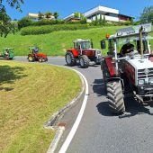 Skurille Fahrzeuge auf Fraxerns Straßen