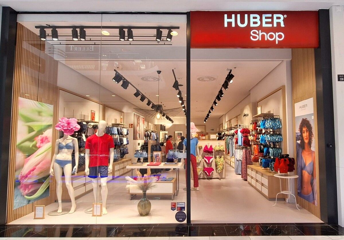 Huber verkauft großen Teil der Waren über eigene Shops. ⇒FA