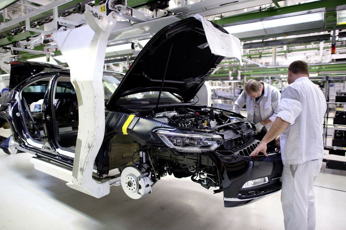 Im Juli 2025 wurden 347.100 neue Pkw in deutschen Autofabriken produziert.
