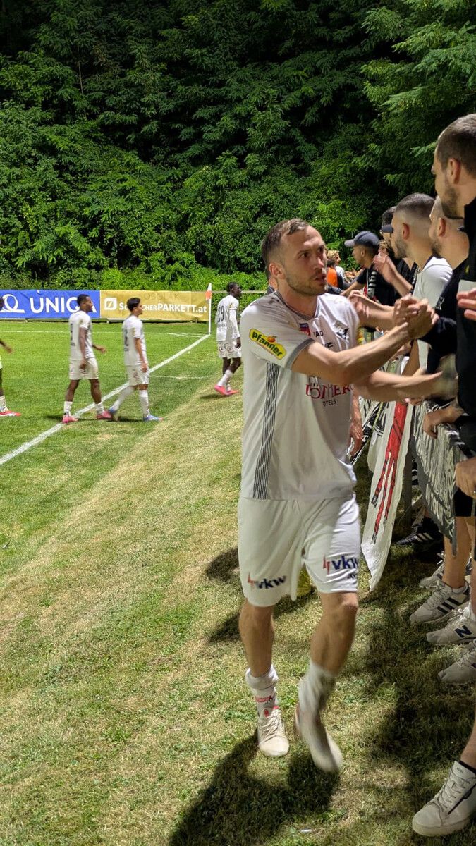 Lukas Jäger bedankte sich nach dem Cupsieg bei den angereisten Fans.⇒VN
