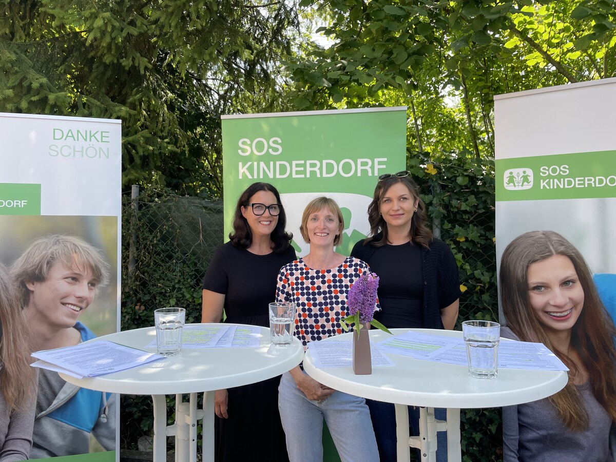 Manuela Wohlgenannt-Welte, Verena Schertler und Jasmina Serramazza-Salkic (v. l.) sind langjährige Mitarbeiterinnen der Dornbirner Wohngruppe.⇒VN/AMW