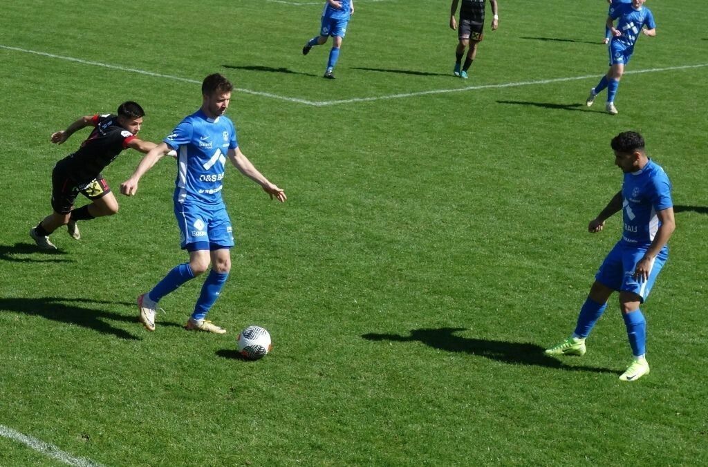 Marcelo Theissen (l.) und seine Teamkollegen vom FC Andelsbuch empfangen am Sonntag den Tabellenführer FC Riefensberg.⇒SIHA