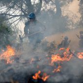 Hunderte fliehen vor Feuer in Kalifornien