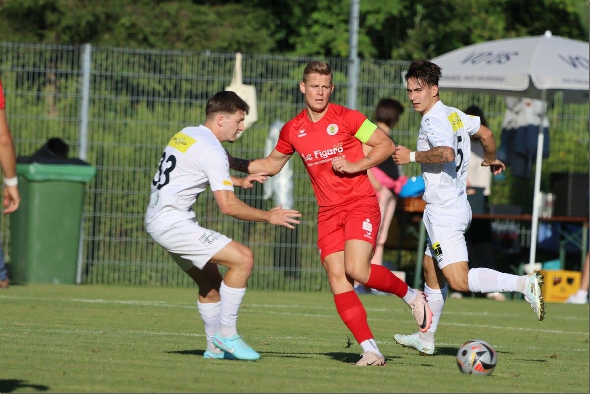 Ob Rothosen-Kapitän Tamas Herbaly zum Saisonauftakt in Wals spielen kann, entscheidet sich erst kurz vor dem Spiel.⇒knobel