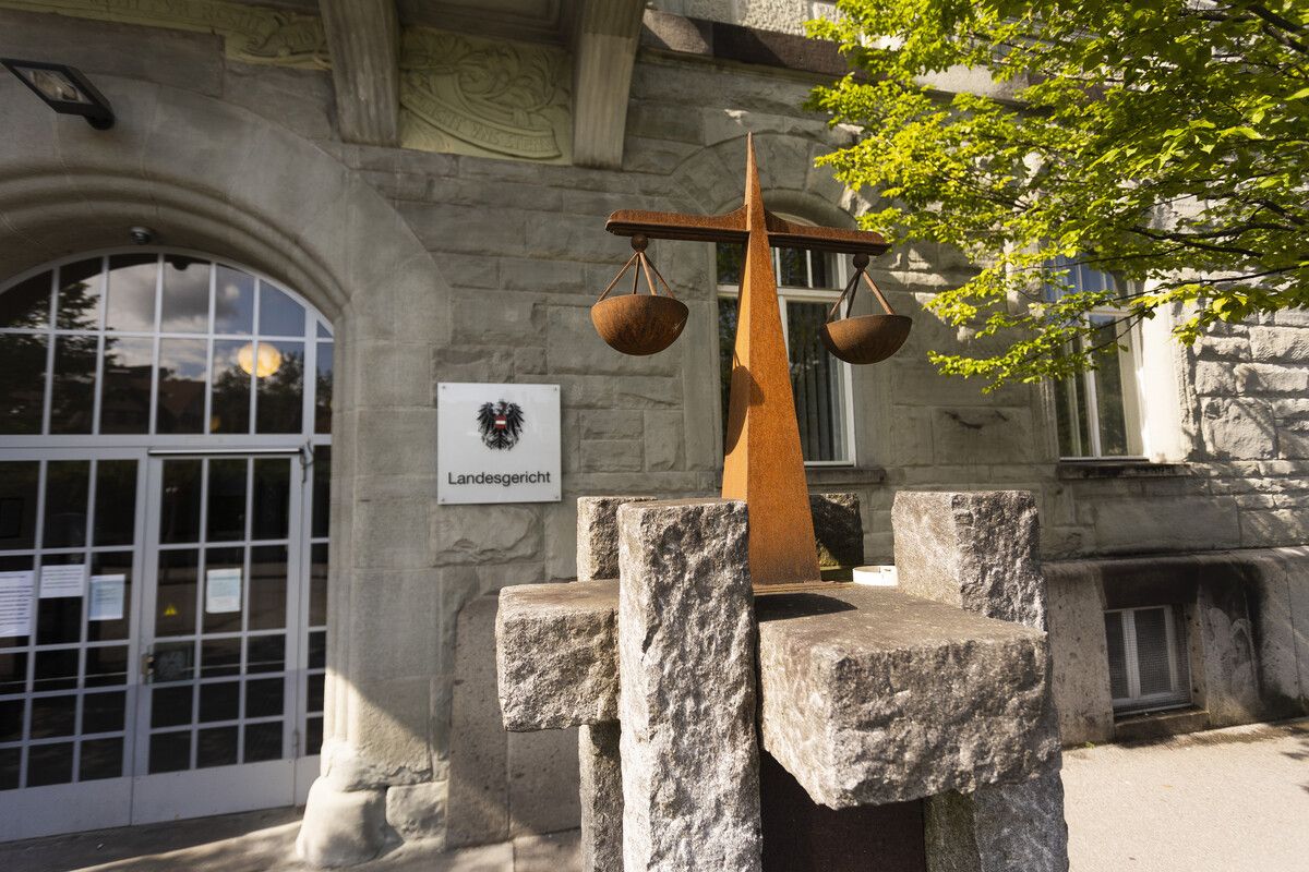 Obwohl der Angeklagte nicht zur Verhandlung am Landesgericht Feldkirch erschienen war, wurde er verurteilt. ⇒Symbol/vn/Paulitsch