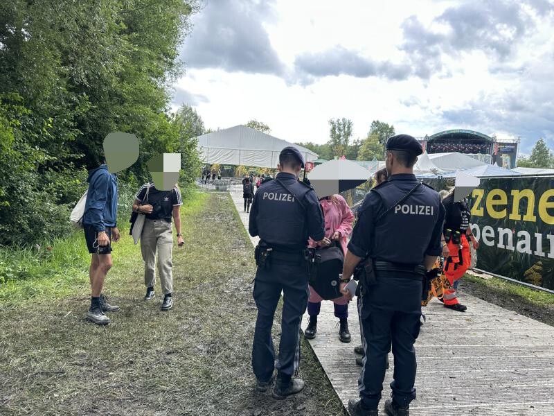 Polizeibeamte auf Kontrollgang auf dem Szene Openair in Lustenau.⇒voL.at