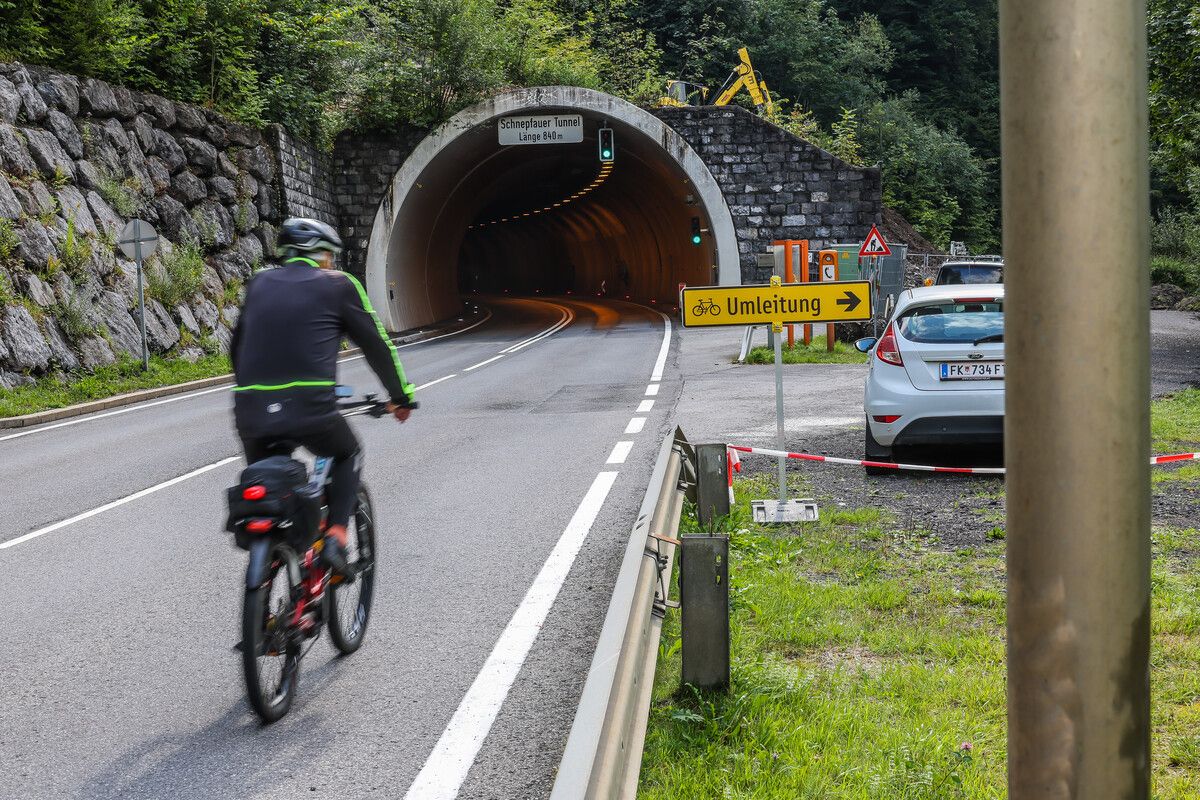 Radfahrer auf der gefährlichen Umleitungsstrecke. ⇒VN/STeurer