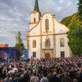 Schrottrock rockte den Kirchplatz