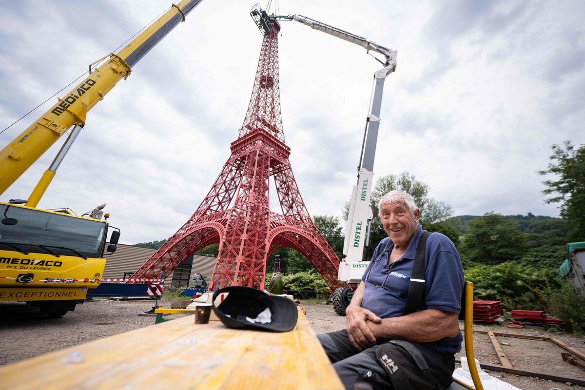 Seit 2017 arbeitet der 77-jährige Jean-Claude Fassler anhand von Nachdrucken der Originalpläne vom Bau des Eiffelturms an seinem Projekt. ⇒AFP