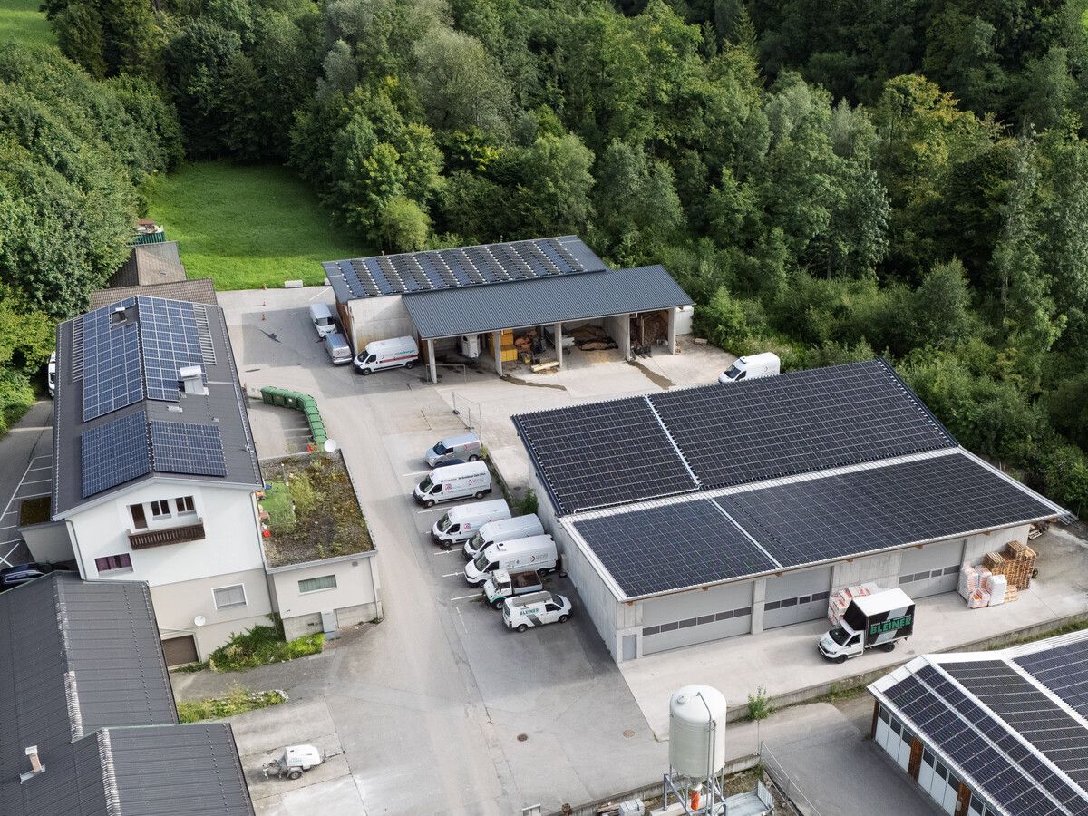 Sonnenwert realisiert, betreibt und betreut eine gemeinnützige Erneuerbare Energiegemeinschaft für „Tischlein deck dich“ in Vandans. ⇒Fa