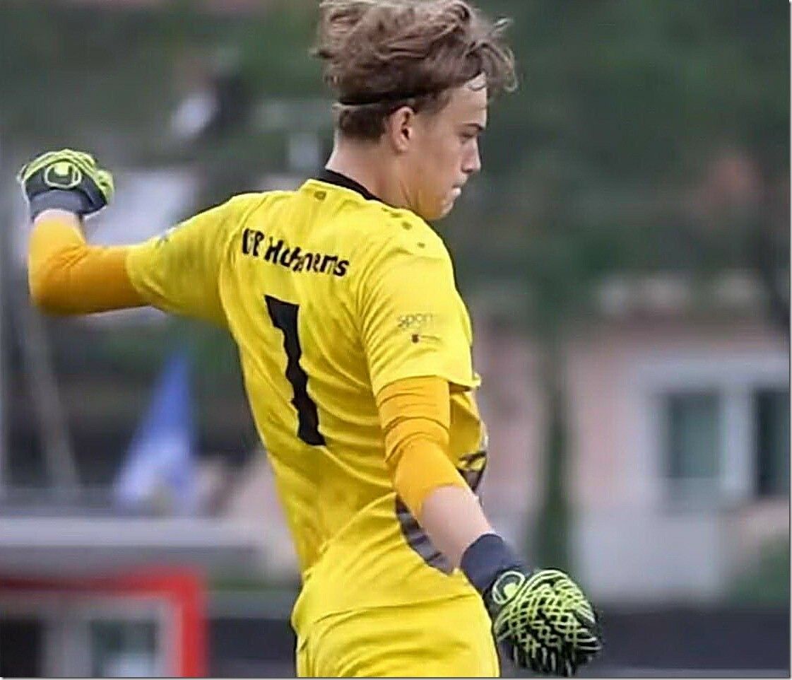 Traumeinstand von Max Weiland im Tor des VfB Hohenems: Der Goalie erzielte den Last-Minute-Ausgleich.⇒tk