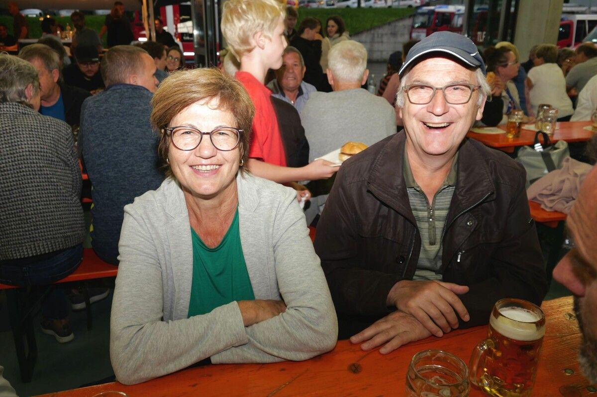 Unter den Gästen: Altbürgermeister Eugen Gabriel mit Gattin Hilde.