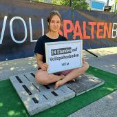 VGT-Aktivistin setzte sich 24 Stunden auf Vollspaltenboden