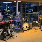Regenjacken statt Sommerkleider bei Lochauer Musiknacht