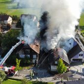 Drei Häuser in Lauterach in Brand