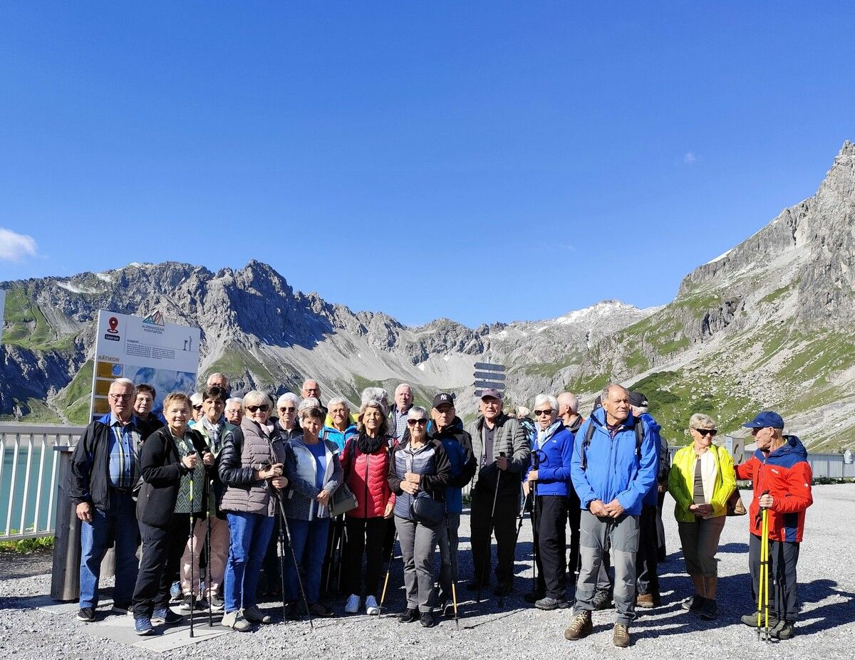 Wanderfreude, Alpenblüten und Sonne pur begleiteten den Ausflug von 50Plus Koblach zum Lünersee.⇒Vorarlberg 50plus Koblach