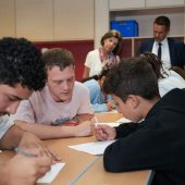 Hilfestellung in der Sommerschule