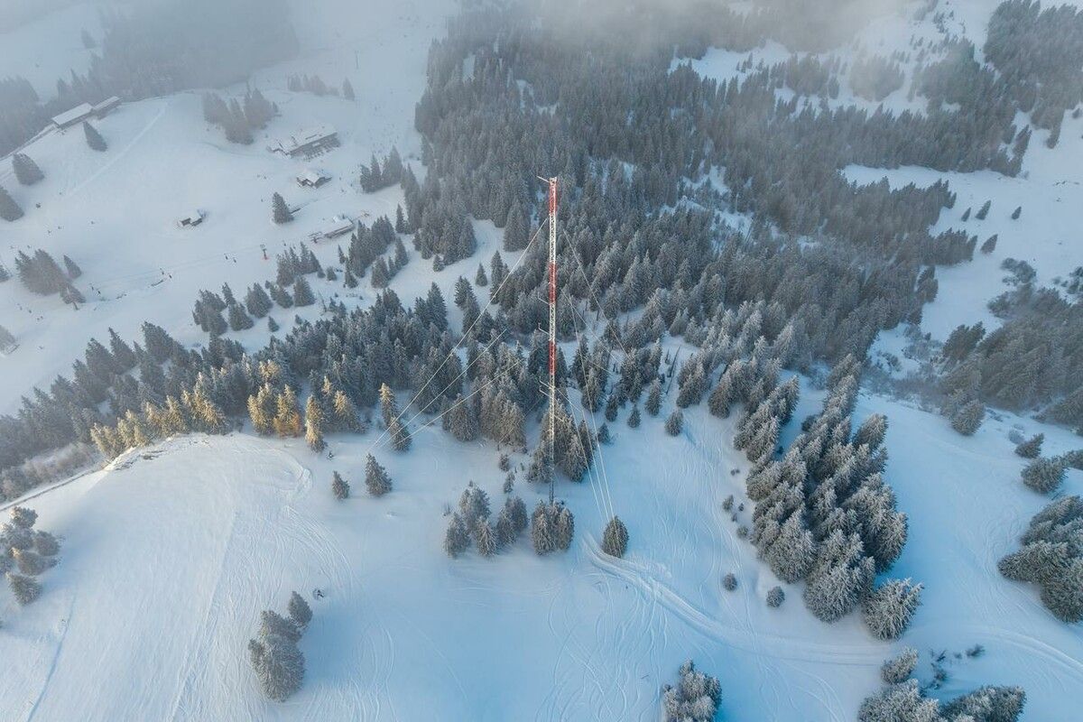 Am Flumserberg beim Walensee steht seit September 2024 ein Windmessmast von Axpo. Jetzt kommt ein solcher Mast auch ins Schweizer Rheintal.⇒axpo
