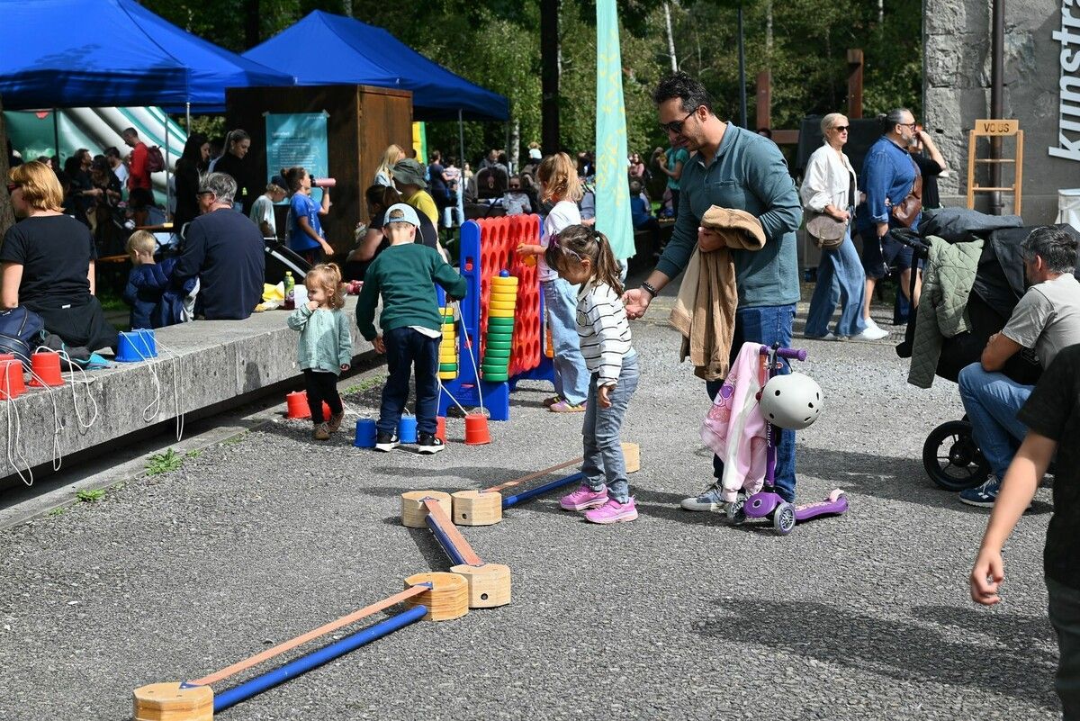 Am Samstag verwandelte sich das Areal rund um die inatura in ein wahres Kinderparadies. Das Spielefest Dornbirn lud zum Spielen, Entdecken und Verweilen ein.⇒BvS